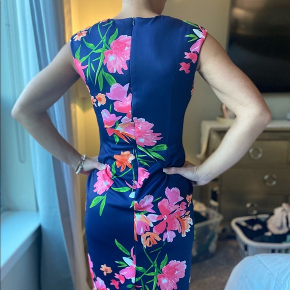 Vince Camuto Shift Dress - Picture 7 of 9